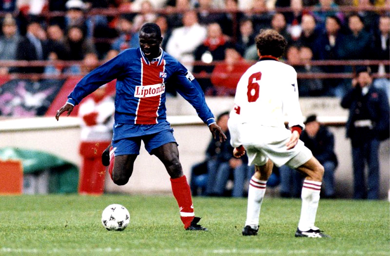Champions_League_1994-95_-_Milan_vs_PSG_-_George_Weah_e_Franco_Baresi