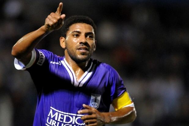 nicols-olivera-e83a64a6-e181-4ef7-8d89-13144743e27-resize-750