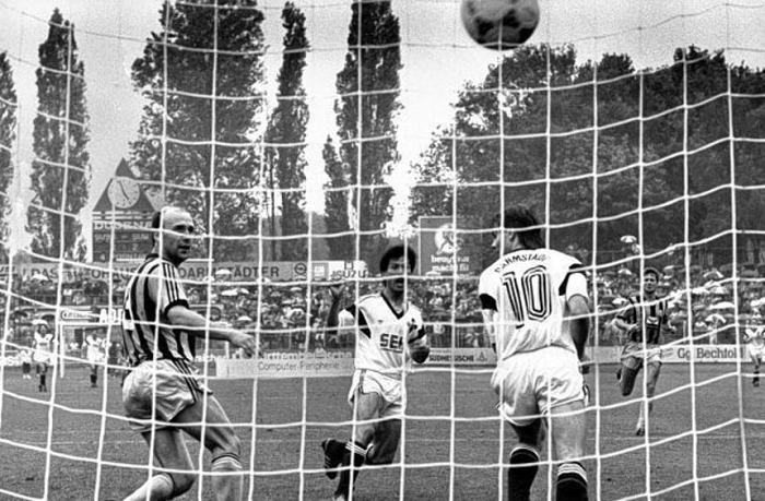 Gu-Guangming-celebrates