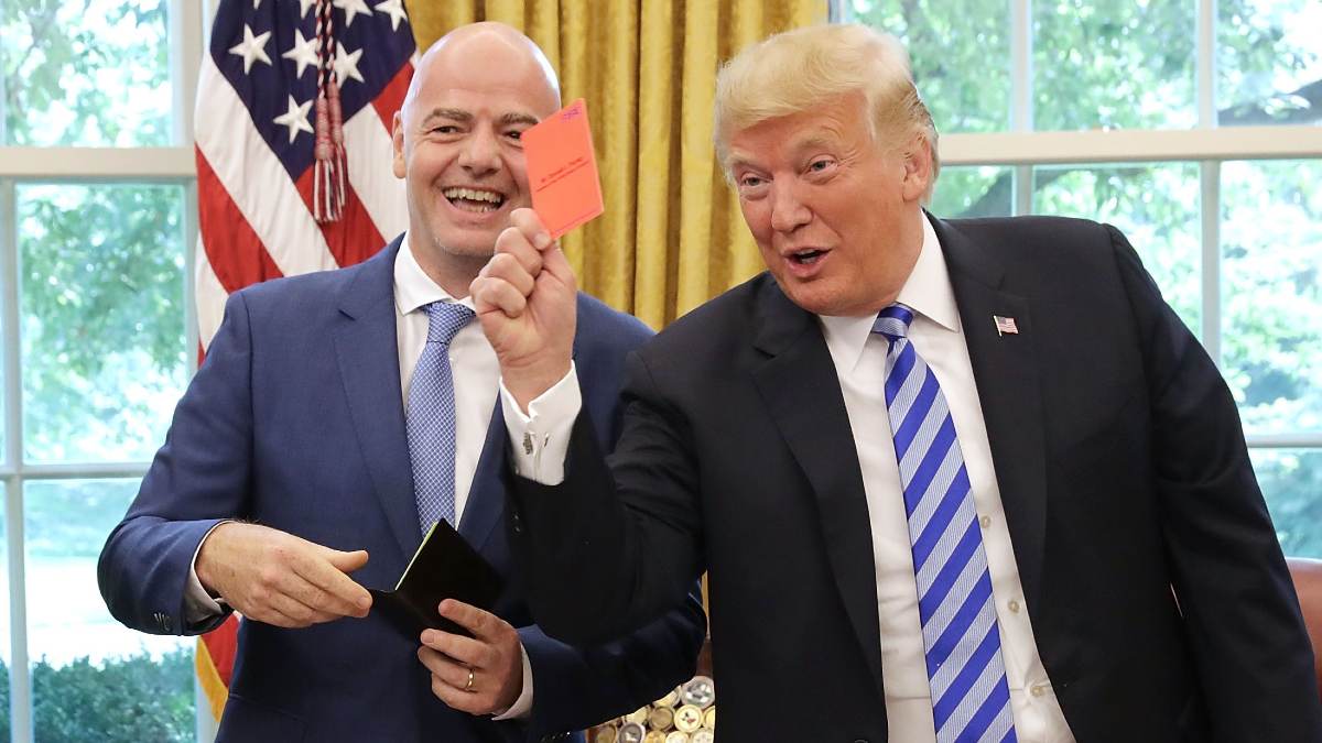 Come Infantino è diventato il Trump del&nbsp;calcio