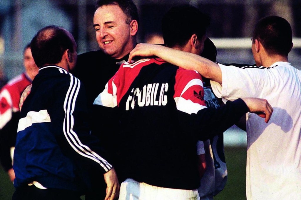 Željko Ražnatović e i giocatori del FK Obilić